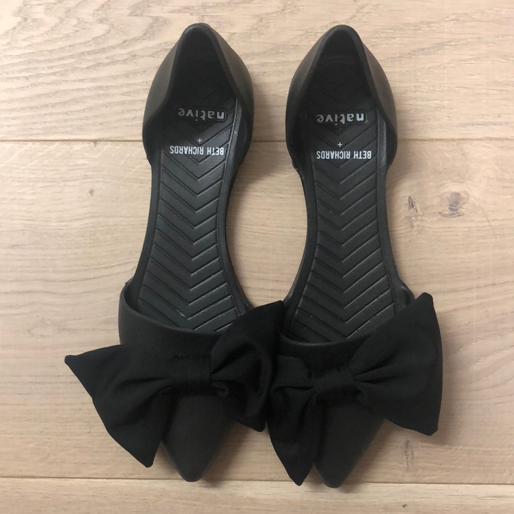Native & Beth Richards bow flat shoe